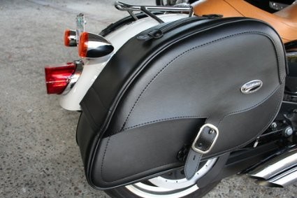 SADDLEMEN DRIFTER TEARDROP SADDLEBAGS WITH SHOCK CUTAWAY (3)