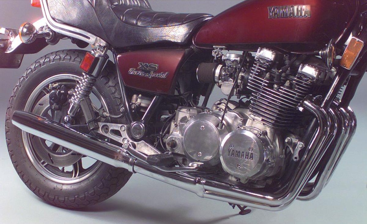 MAC LIGNE COMPL�TE 4 EN 2 403-0821 YAMAHA XS 1100 1978-1981